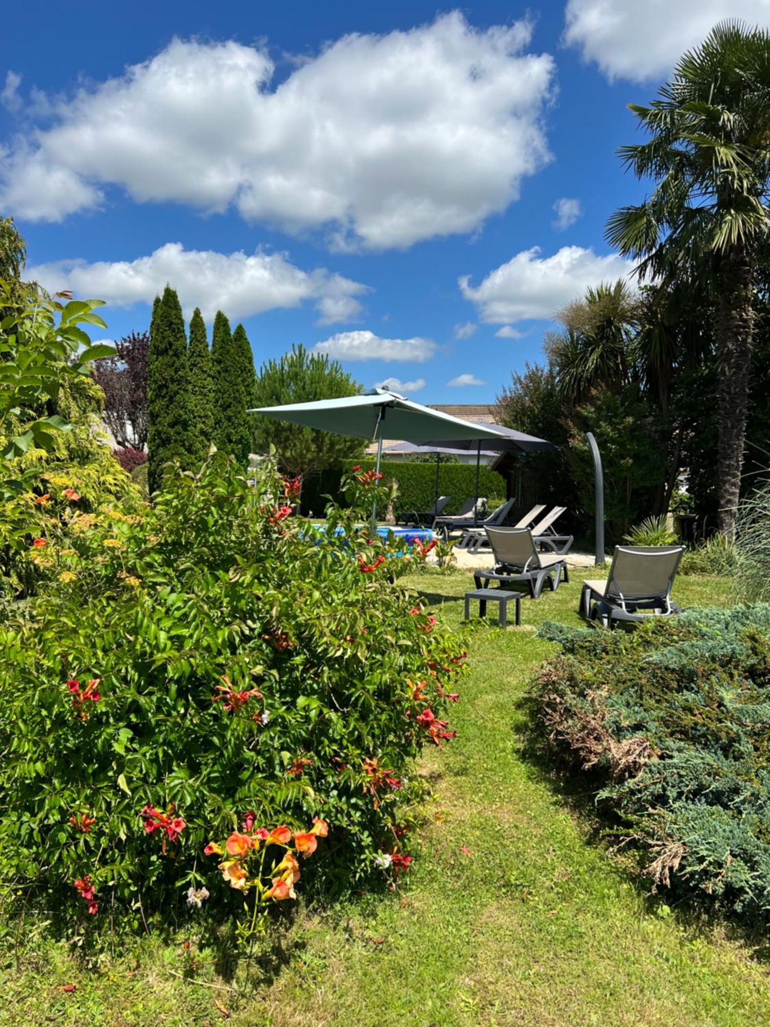 Logis Hotel-Restaurant Les Voyageurs La Coquille Exteriér fotografie