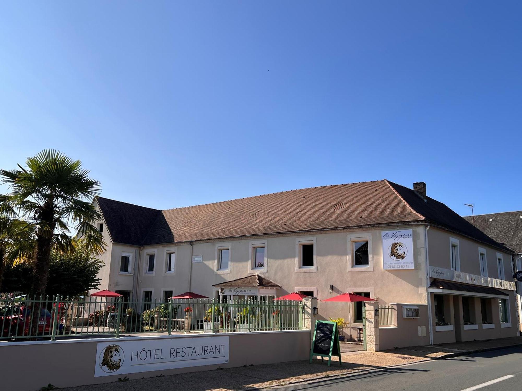 Logis Hotel-Restaurant Les Voyageurs La Coquille Exteriér fotografie